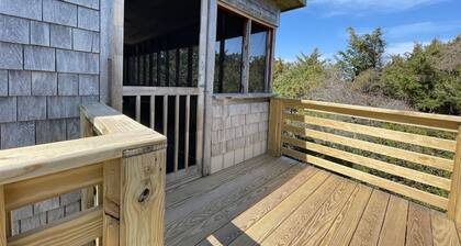 Sunfish Cove 2 Bedroom Cottage by RedAwning