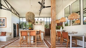 Villa, 3 Bedrooms, Smoking, Private Pool | Dining - Luxueuse Villa Yogisurf 2 Canggu Piscine & Jacuzzi (Kerobokan)