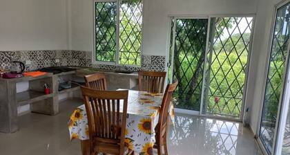 Bungalow in Ruhiger Lage. 1.3 Km Entfernt der Sieben Lagune Farben in Bacalar