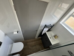 Chambre Simple Confort, salle de bains attenante | Salle de bain