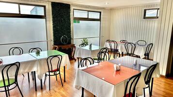 Desayuno continental incluido todos los días