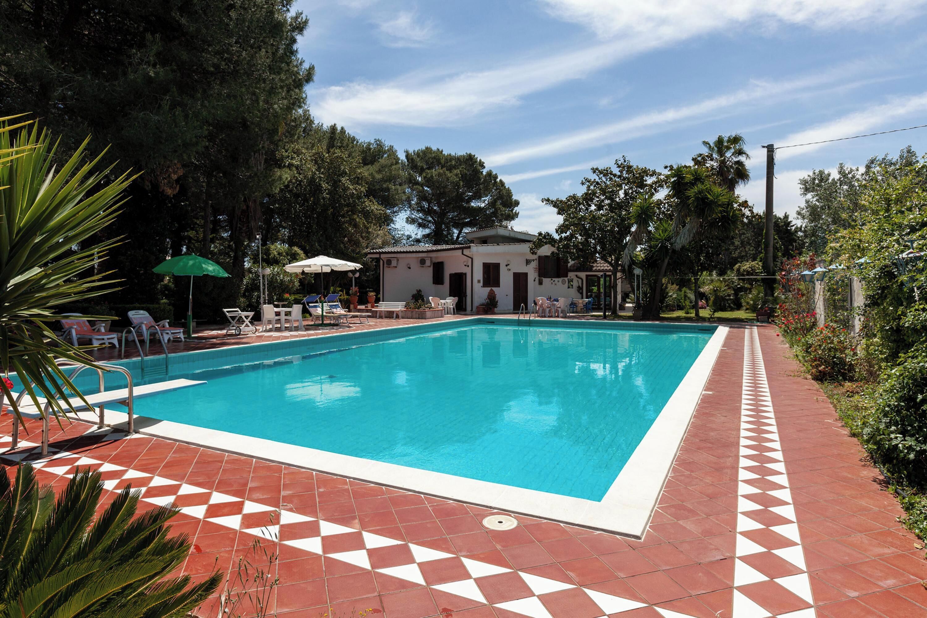 Piscine extérieure (ouverte en saison)