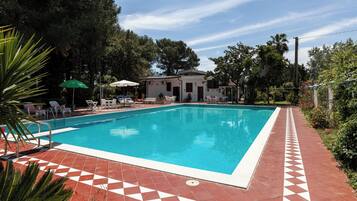 Piscine extérieure (ouverte en saison)