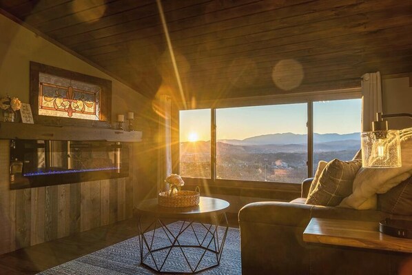 Smart-TV, Kamin, Videospiele, DVD-Player