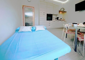 1 chambre, fer et planche Ă repasser, Wi-Fi, draps fournis