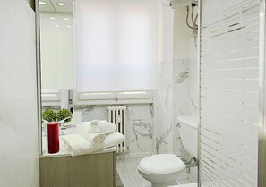 Hårføner, håndklær, såpe og toalettpapir