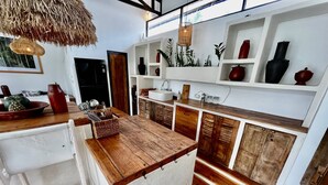 Unclassified image, 4 of 27, button - Luxueuse Villa Yogisurf 3 Piscine & Jacuzzi (Kerobokan)