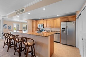 Kühlschrank, Mikrowelle, Geschirrspüler