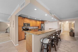 Refrigerador, microondas, lavavajillas, cafetera/tetera