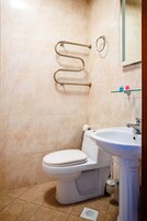 Habitación estándar doble | Baño | Toallas