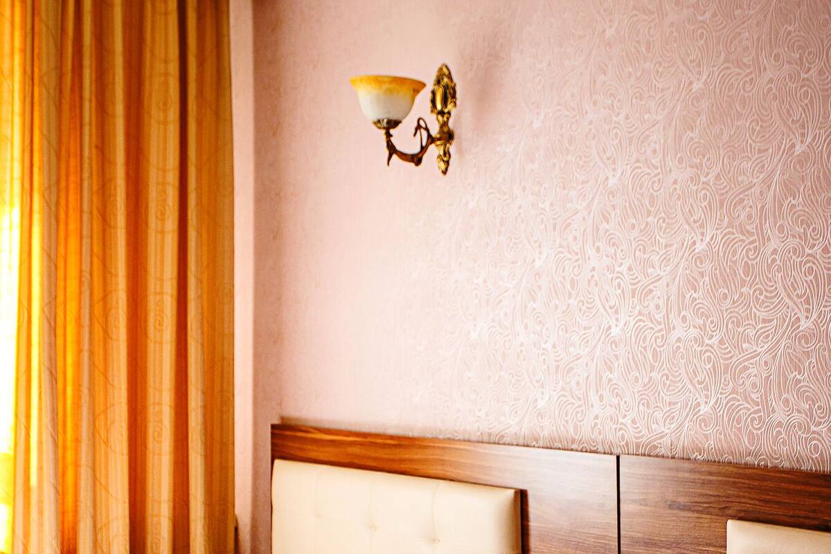Standard Twin Room | Meja, Wi-fi percuma, cadar katil 