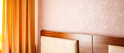 Standard Twin Room | Desk, free WiFi, bed sheets