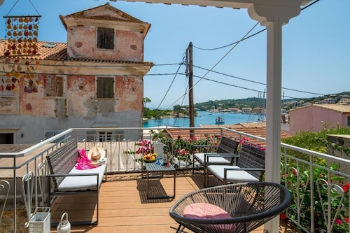 Paola's Full Sea View House
