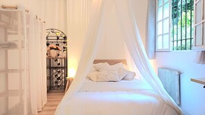 7 soveværelser, skrivebord, strygejern/strygebræt, weekendseng