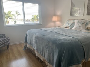 2 bedrooms, iron/ironing board, WiFi, bed sheets - Great view, great location, piece of paradise......just perfect!   (Marco Island)