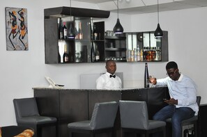 Bar (on property) - Carlton Gate Hotel Festac (Lagos)