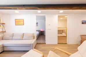 2 chambres, fer et planche à repasser, Wi-Fi, draps fournis