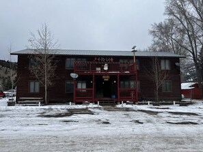 Exterior - Two condos bundled together to accommodate your group!  Sleep up to 12 people. (Lake City)