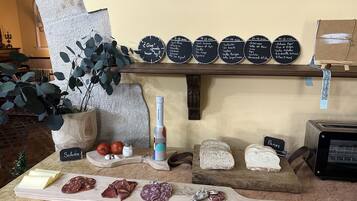 Dagelijks ontbijtbuffet (EUR 10 per persoon)