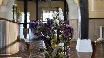 Double Room, Private Bathroom, Mountain View | Living area