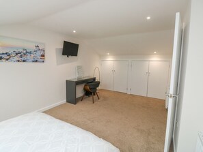 1 bedroom, individually decorated, individually furnished, free WiFi