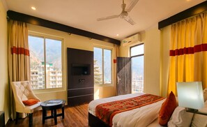 Deluxe Room | 1 bedroom, minibar, free WiFi, bed sheets