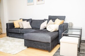 Living area - Luxury Apartment with Secure Parking. Stone throw from Old Trafford! (Salford)
