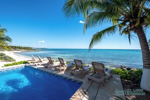 Pool - Upscale beautiful beachfront villa with pool, AC and WiFi! (Akumal)