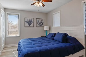 5 habitaciones, tabla de planchar con plancha y acceso a internet 