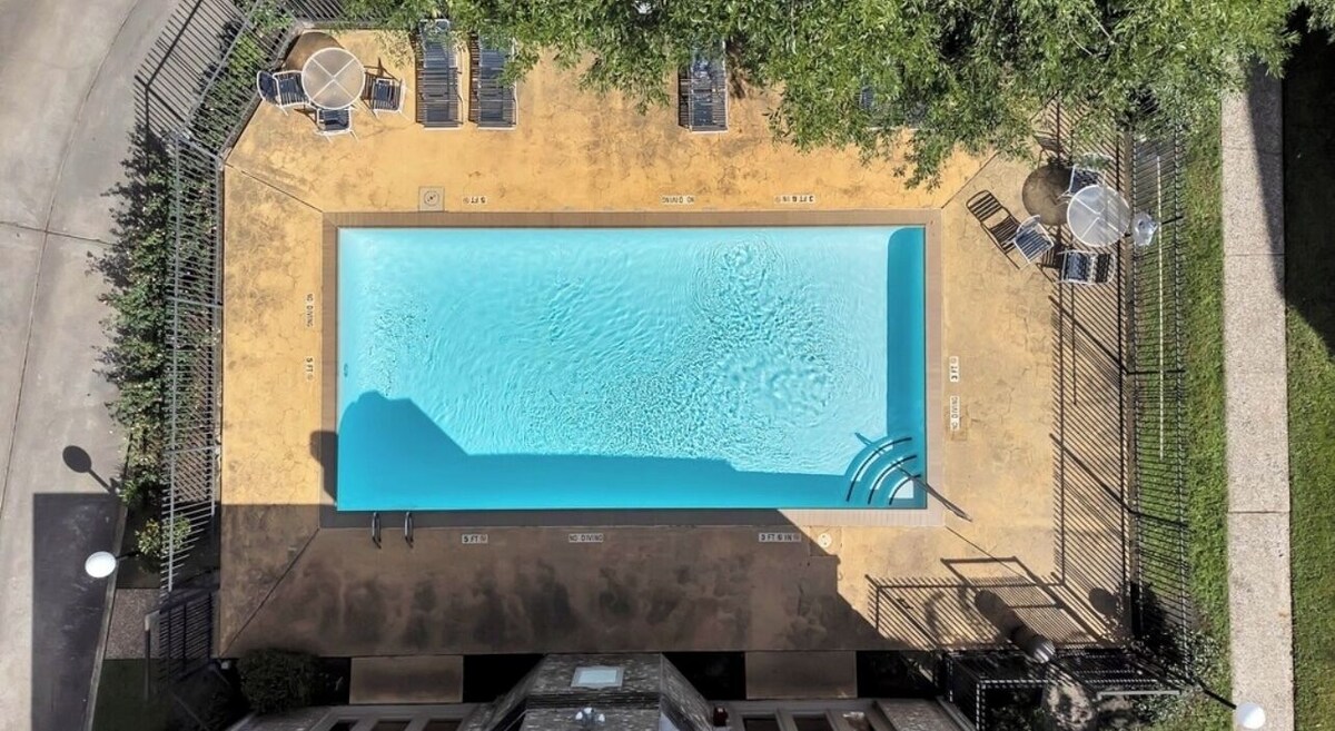 Photo 30 of Med 2BDR 2Bth 2 KgBD NRG DT Zoo Galleria Pool 4KTV