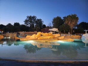Piscina all'aperto, una piscina riscaldata