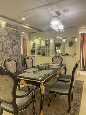 Presidential Room | In-room dining