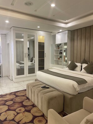 Espace de travail pour ordinateur portable, Wi-Fi gratuit, draps fournis