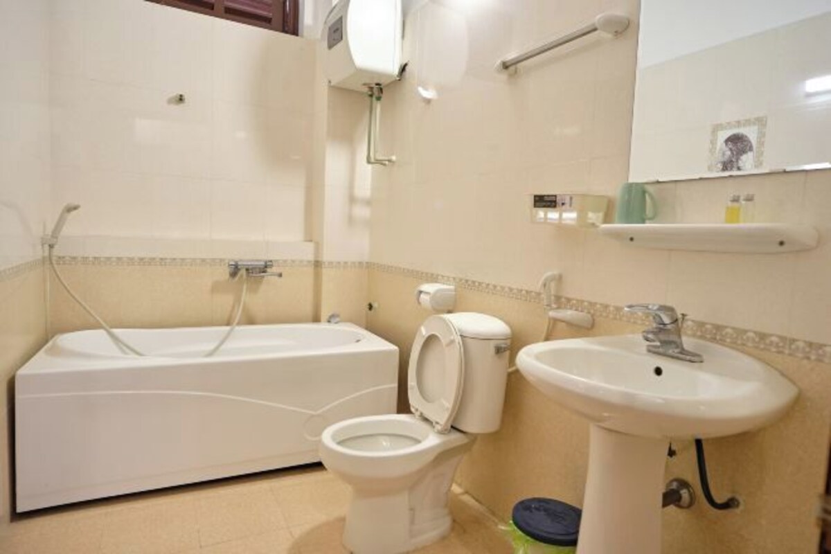 A bathroom with a bathtub, toilet, and sink.