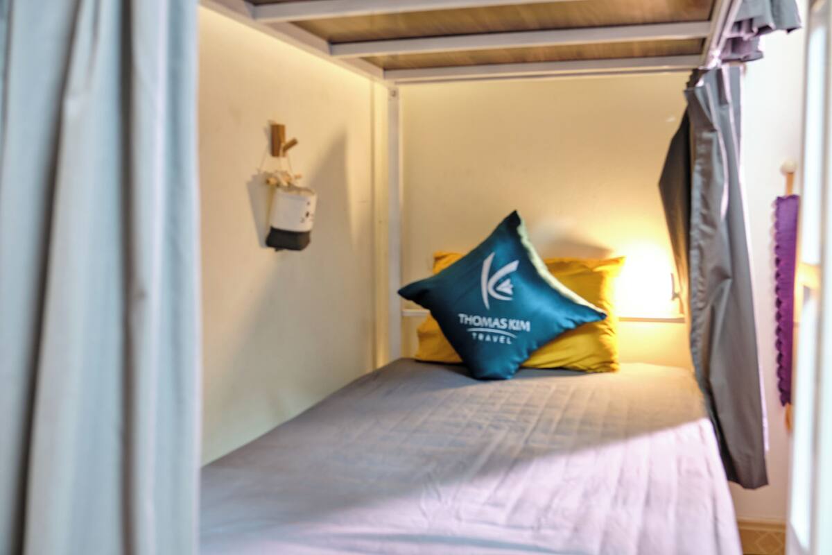 Classic Mixed 8-Bed Dormitory, Balcony | 객실 내 금고, 책상, 무료 WiFi, 각각 다르게 가구 비치