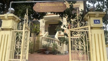 Mặt tiền nơi lưu trú