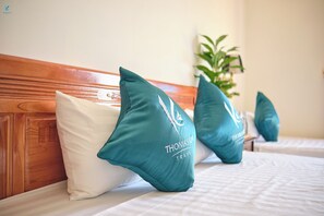 淋浴/盆浴组合、深泡浴缸、大花洒淋浴喷头、名牌洗护用品