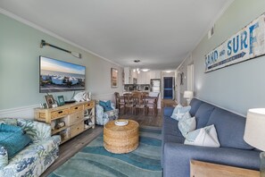 Smart TV - Beautiful Oceanfront 2 Bed Condo - Family Friendly (North Myrtle Beach)