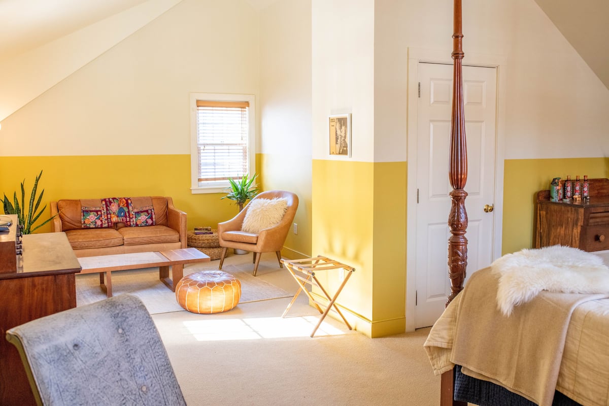 Deluxe Room | 1 bedroom, individually decorated, individually furnished, free WiFi