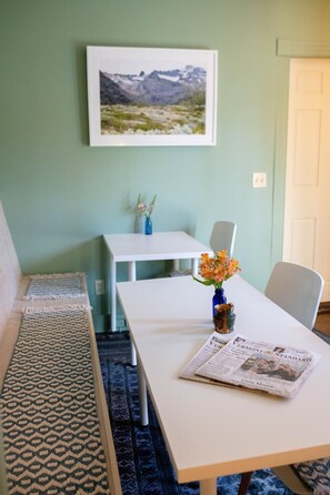 Free daily continental breakfast - The Vesper (Woodstock)