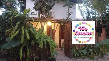 Vista frontal de la propiedad