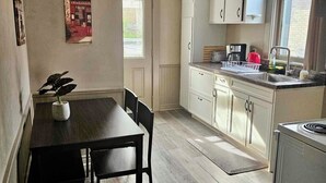 House, 2 Bedrooms, Non Smoking | Private kitchen