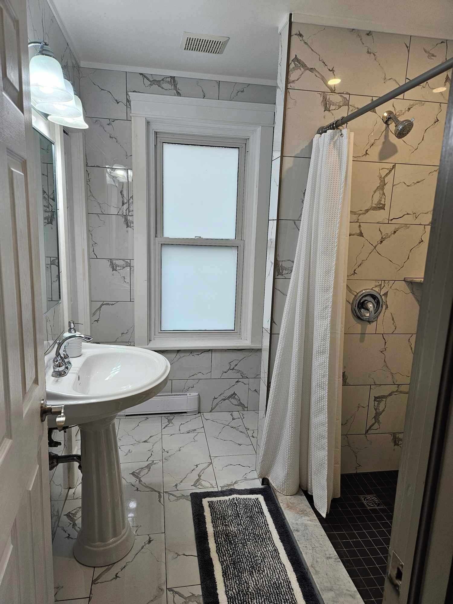 Maison, 2 chambres, non-fumeurs | Salle de bain | Douche, sèche-cheveux, serviettes fournies