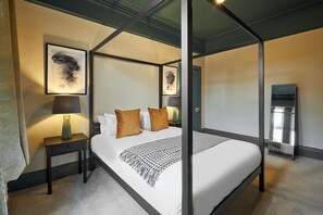 3 slaapkamers, een strijkplank/strijkijzer, gratis wifi, beddengoed