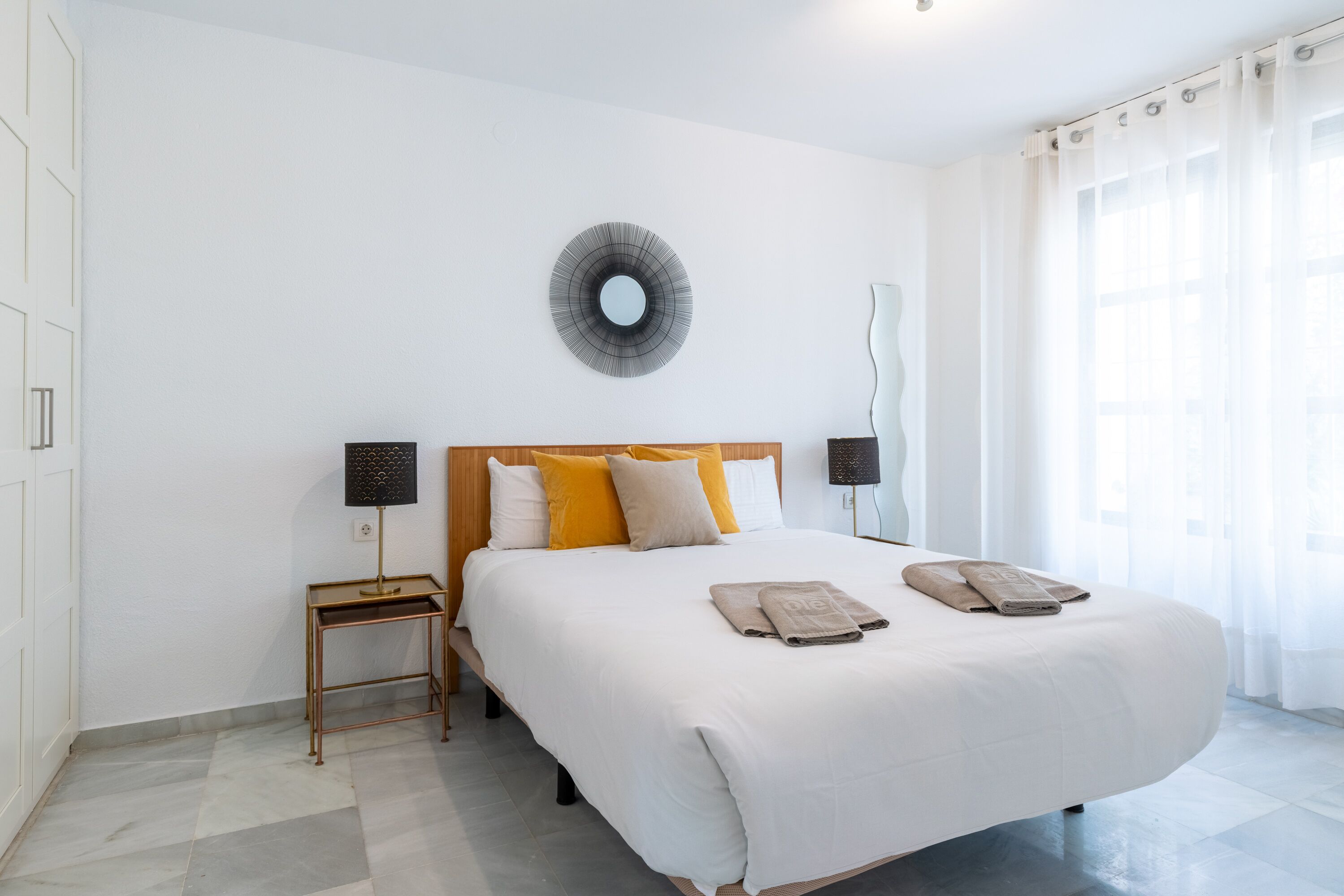 1 bedroom, bed sheets