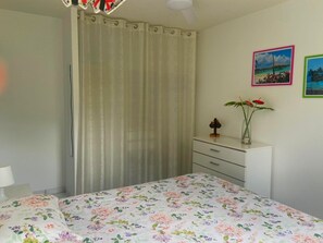 2 bedrooms, desk, iron/ironing board, travel cot