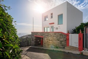 Exterior - In tranquil countryside, great seaview, Vista Mar (Canhas)