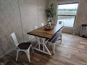 Dining - The Retreat at Bellissima Ranch (Sperry)