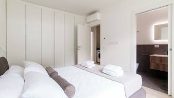 Apartment, Lake View