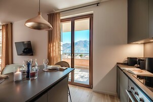 Appartamento, vista lago | Cucina privata
